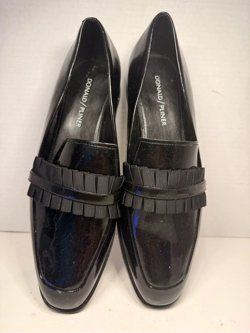 Donald Pliner Halia Patent Leather Ruffle Loafers Size 9